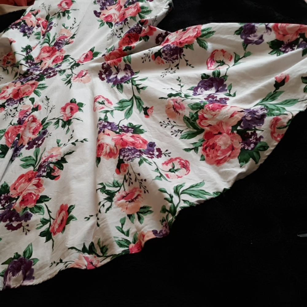 Spring/Summer Dress - Picture 5 of 9